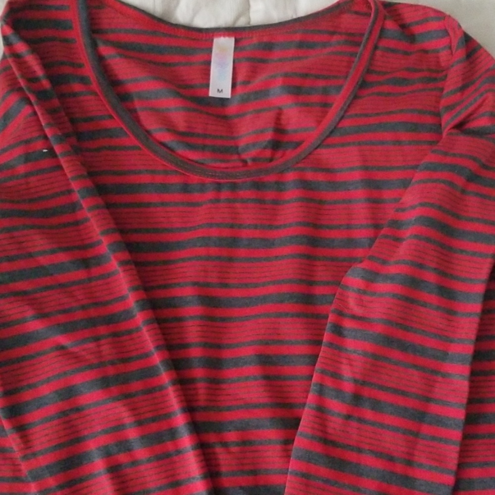 Gray and red stripe lynnea